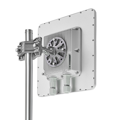 Infinet Quanta 5GHz PtP, 650Mbps@56MHz, 1.2M pps, 23dBi duál-pol. antenna, GbE+SFP Port, 500mW Tx