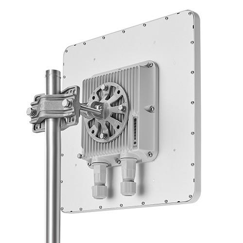 Infinet Quanta 5GHz PtP, 650Mbps@56MHz, 1.2M pps, 26dBi duál-pol. antenna, GbE+SFP Port, 500mW Tx